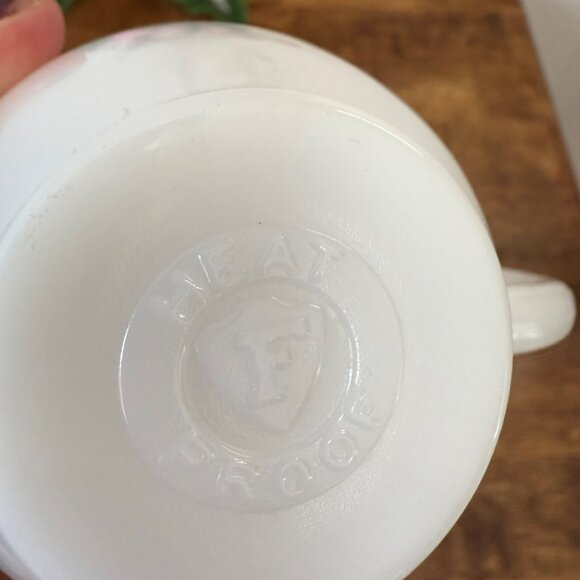 Vintage Milk Glass Lidded Sugar Bowl Gold Leaf Design Federal Heat Proof - Picture 7 of 7